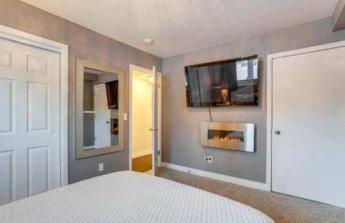 Theater Room and Fire Pit Anchorage Family Retreat - Foto 24