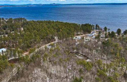 Walk to Beach and Sebago Lake Luxe Family Getaway! - Foto 41