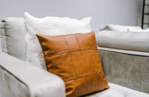 Old Town Hull Apt 1 - King or Twin - Marina Nearby - Foto 9