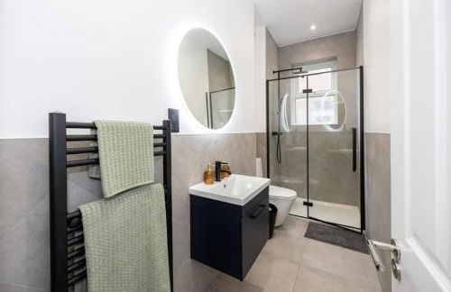 Stunning Luxury Spacious Holiday Home - 5 Bedrooms - Rest & Recharge in Manchester - Foto 17