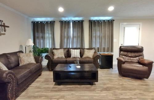 Backwoods Family Getaway! 3 Bedroom house! - Foto 17