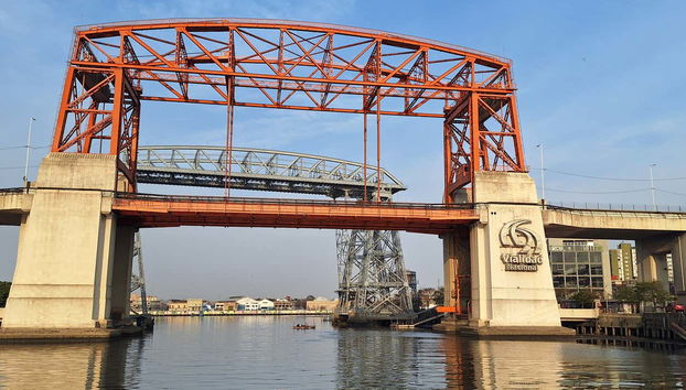 Pass through the Nicolas Avellaneda Ferry Bridge