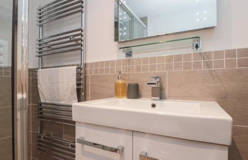 Blue Peter Engine Shed - Photo 16