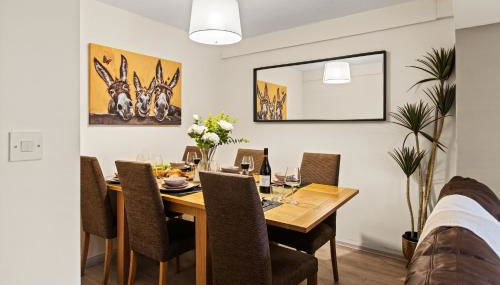 Forest View- Oasis Mural -Didsbury Zen Sleeps 10 - Foto 5, room service