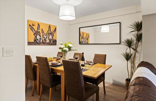 Forest View- Oasis Mural -Didsbury Zen Sleeps 10 - Photo 5