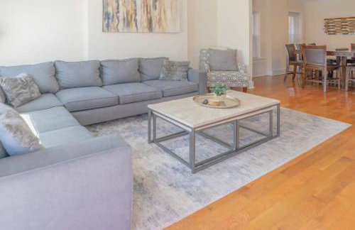 3BR-2BA Townhome TGE Neighborhood ABODEbucks - Foto 3