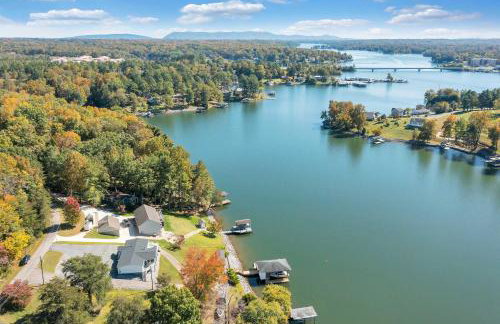 Family Lake Retreat w/ Screened Deck! - Foto 37