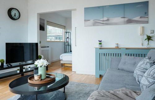 Chic 2BR City Centre Balcony Near Victoria St - Foto 12