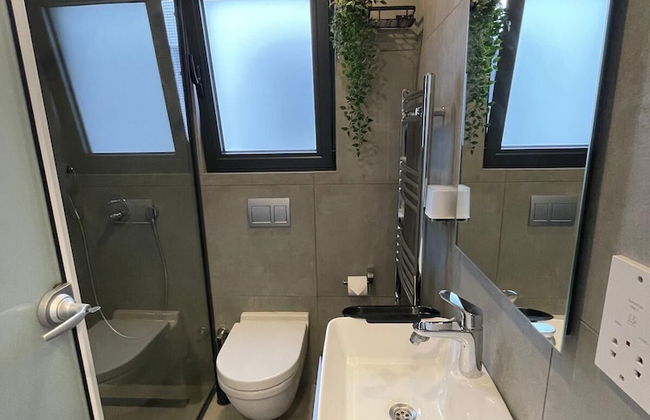 Charming 2 Bedroom Garden Suite Getaway - Photo 23