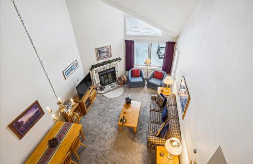 Charming 2-Bedroom Slopeside at Pico Mountain E304 - Foto 1