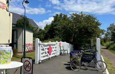 Cosy Cabins at Westfield Farm, Isle of Wight - Photo 69
