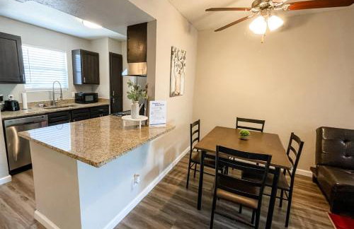 Perfect for Group with 2BR, 2BA and Pool - Foto 10