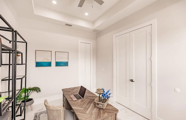 Luxurious Naples 4BR w Pool by Vanderbilt Beach - Photo 11