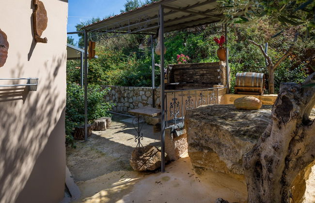 The Olive House - Photo 32