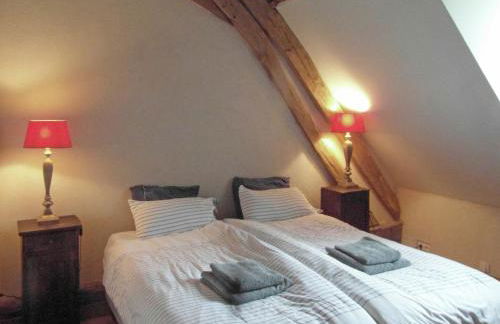 Castle in Le Veurdre near Forest and River - Foto 5