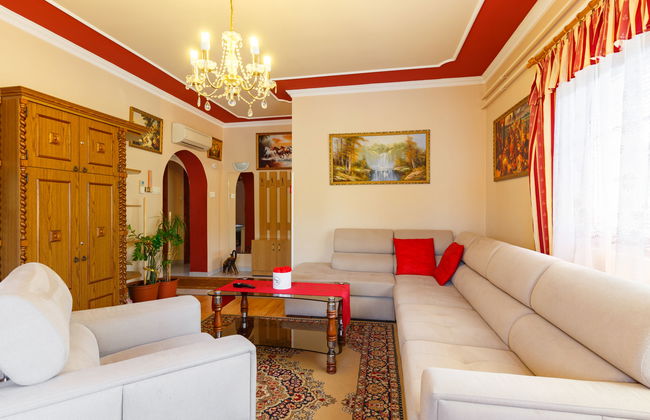 5 bedroom House in Siófok with private pool and garden - Photo 7