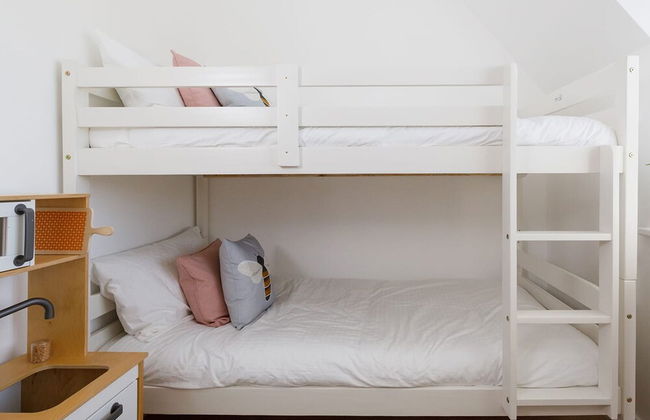 Gorgeous Home for 12 - Walk to Beach - Sea View - Photo 27