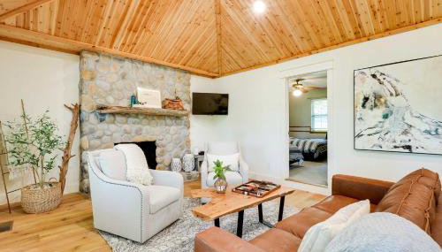 Spacious Home on Beaver Lake with Deck and Fire Pit! - Foto 5