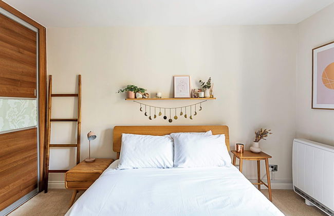 London Docklands Retreat - Photo 3