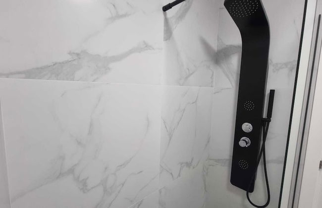 Seaside Apartment Sleeps 6 With Balcony - Photo 13