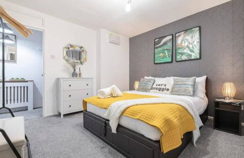 Stylish 1-Bed Luxury Retreat - Photo 3