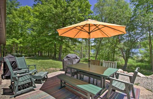 Lakefront Hackensack Cabin with Patio and Grill! - Foto 30