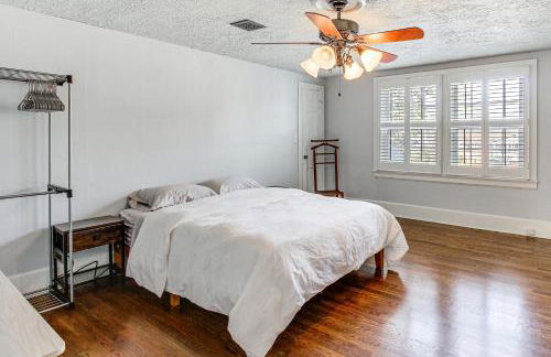 Pool, Patio and Putting Green Manchester Getaway - Foto 16