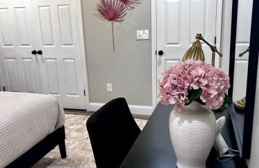 Quiet Stylish Stay with Office Space near Downtown - Foto 30