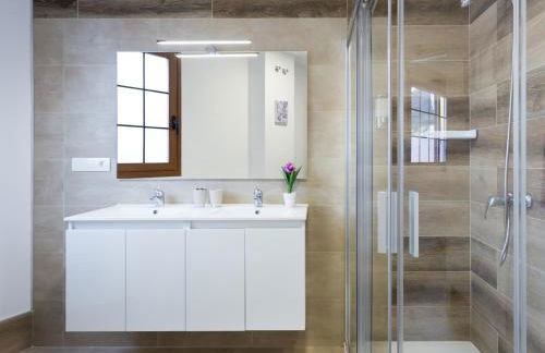 Apartamento Minimalista con Terraza, WiFi y a 1 Minuto de la Playa - ES-279-4 - Foto 14