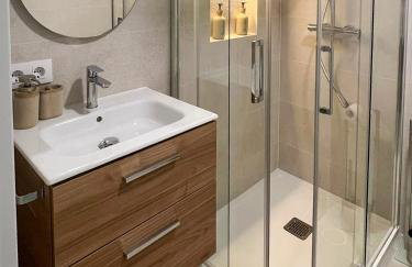 Beachside Paradise: Stylish 3BR apt near the beach - Foto 24