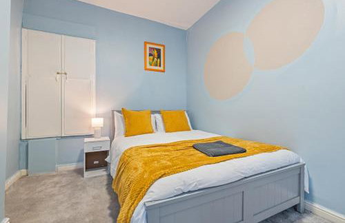 Modern 2 bed home - sleeps 5 - free parkng - Photo 12