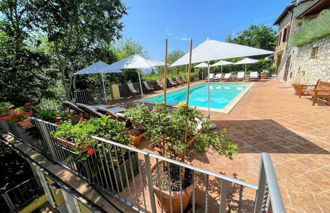 Luxurious Umbrian Retreat for 10 With Private Terrace and Pool - Photo 68