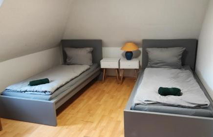 Monteurwohnung bei Würzburg fünf Schlafzimmer bis 10 Personen incl eigenen Parkplätzen und WLAN - Grill nur Einzelbetten - Foto 13