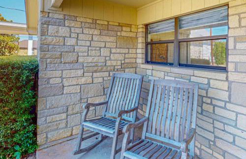 Spacious Lakefront Home with Water Views, WiFi & Private Washer/Dryer - Foto 27