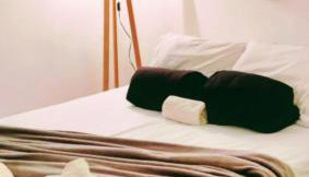 Apto Térreo Recreio Praia 9 min a pé com Ar Cond - Foto 2