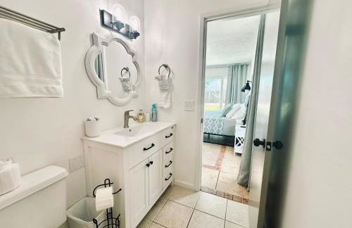 Sea Salt Vacation Home, Private Pool - Walk to Beach - Foto 17