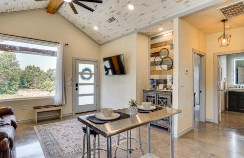 Recently Built Cabin with Pavilion in Granbury! - Foto 7