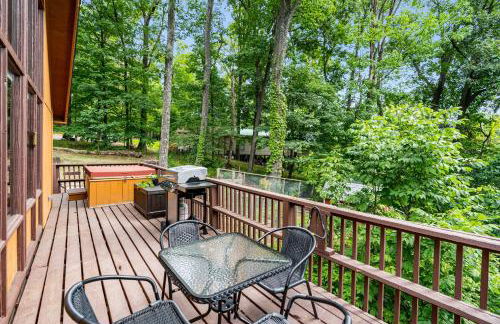 Quaint Loft Cabin w Hot Tub, FirePit, Deck & Grill - Foto 29