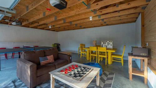 Fully Stocked Cabin Retreat w/ Game Room & Pond! - Foto 5