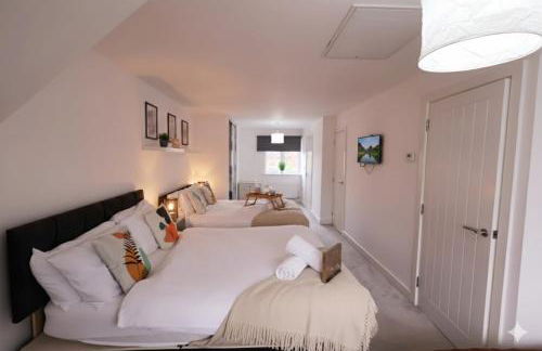 Spacious 4BR House with 2 Bathrooms and 1 WC ideal for Families, Professionals and Relocators near NEC, BHX, HS2 and JLR with Travel Cot, Pets Allowed and Free Parking - The Home Makers Hub - Foto 39