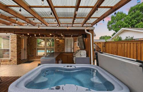 5BR w Pool, Golf Simulator, Game Room & EV Charger - Foto 40