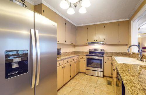 Waterfront Lake Murray Home with Dock Dogs Welcome! - Foto 11