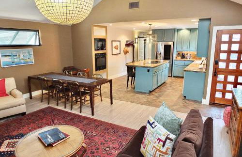 Naples Luxury Retreat - 3 BDR Stay for 6 w Rooftop Patio - Photo 12