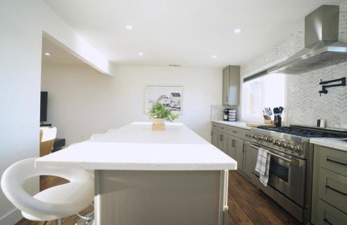 Stunning Waterfront 3BR Retreat - Perfect Getaway - Foto 38