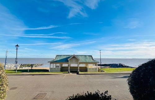 Stylish 3 Bed Apt Sea Views Near the Beach 2B - Foto 48