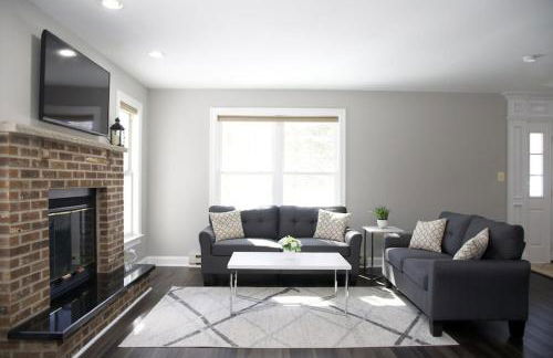 AMAZING Home with PRIVATE POOL, GAME ROOM & FIRE PIT! - Foto 6