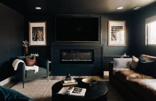 House of Noir Elan Stunning 6BR Designer Retreat - Photo 32