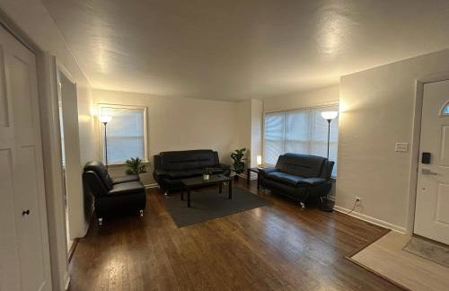 Spacious 3 Bedroom Home with Game Room and Parking - Foto 6