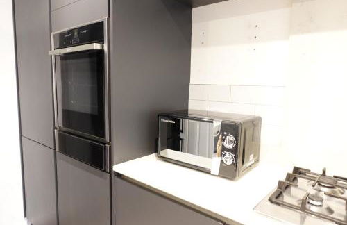 4 bedroom, Sleeps 12, Free Parking - Foto 13