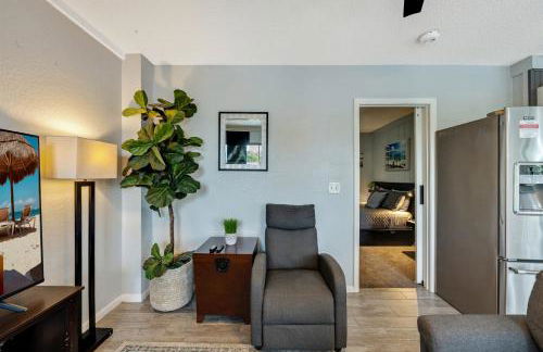 Exquisite Lakefront Pool House Awaits Pool 10 PPL - Foto 14